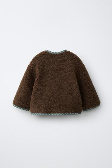 ZARA КУРТКА ИЗ ИСКУССТВЕННОЙ ОВЧИНЫ С ЦВЕТОЧНЫМИ ПАТЧАМИ, КОРИЧНЕВЫЙ