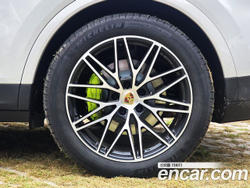 Porsche Cayenne 3.0 E-Hybrid — 2024