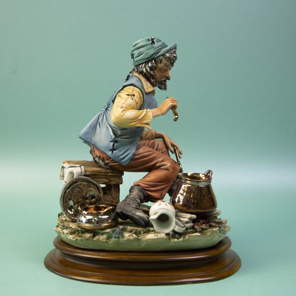 Фарфоровая мануфактура Capodimonte «Жестянщик»