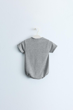 ZARA TIMELESS — БОДИ С ТЕКСТОВЫМ ПРИНТОМ, СЕРЫЙ