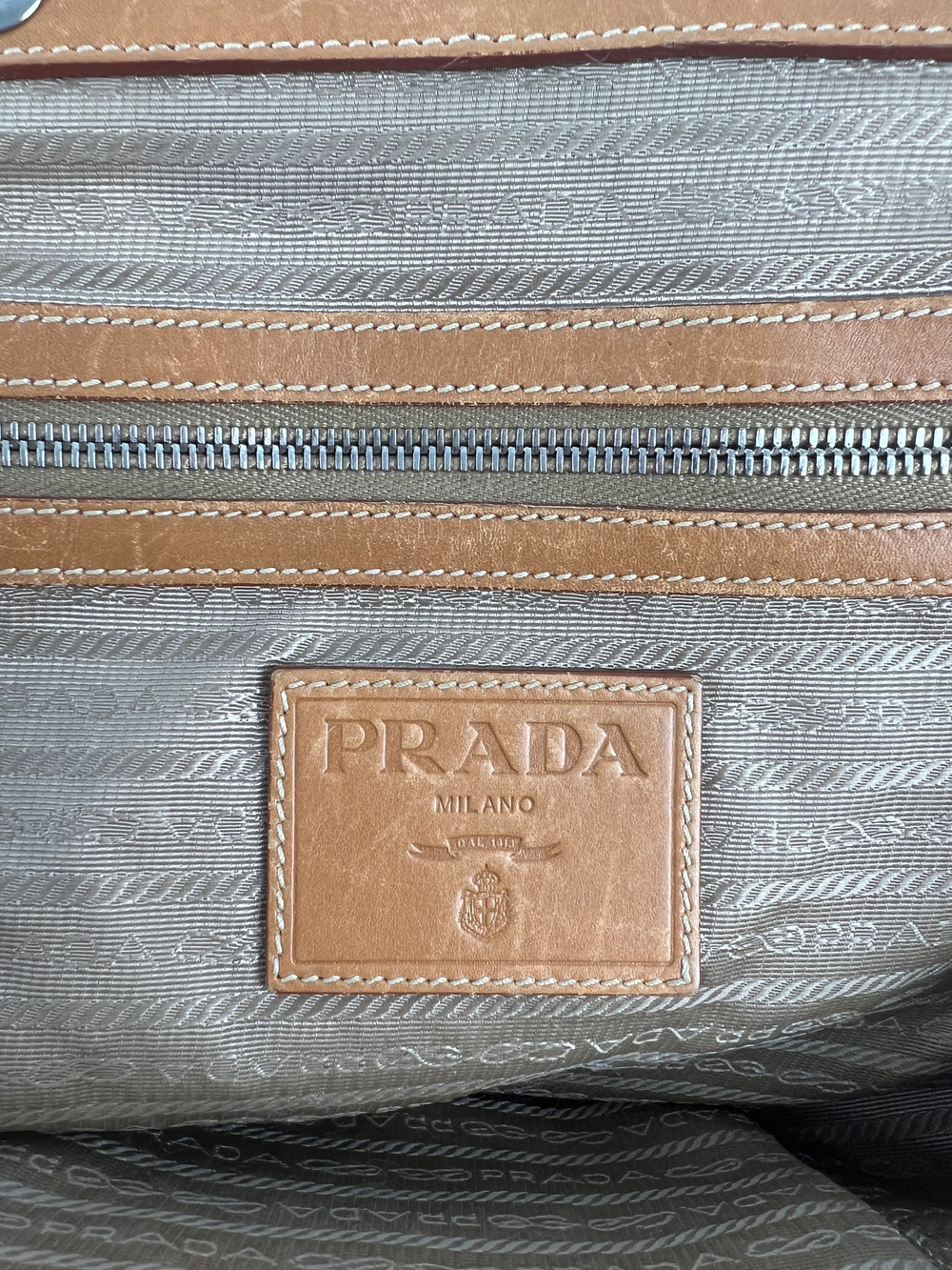 Сумка Prada