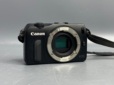 Canon EOS M Kit 18-55mm IS STM
