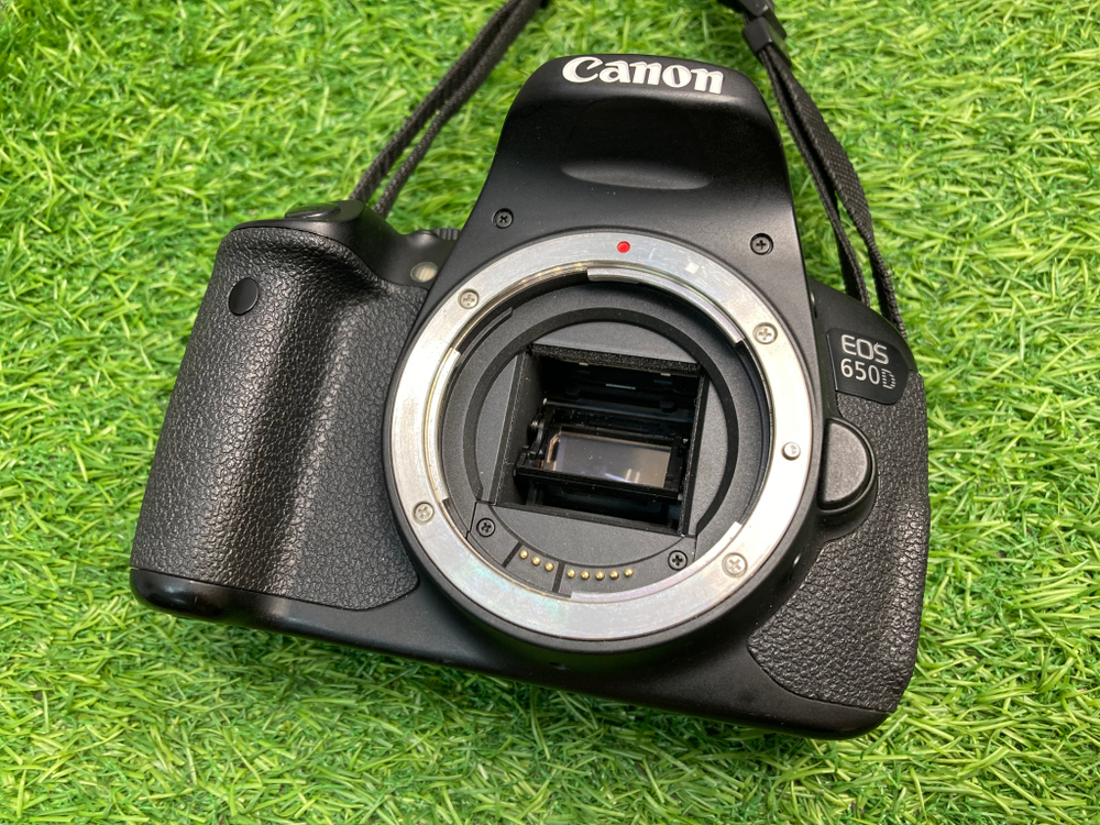 Canon 650D kit 18-55mm IS STM 37.000 кадров