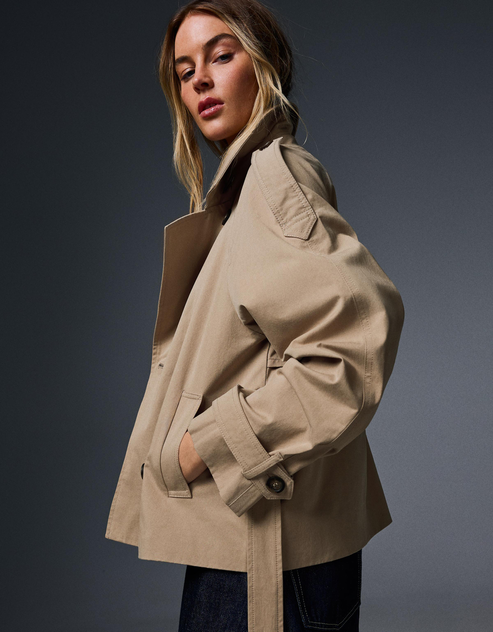 Женский тренч с поясом - BERSHKA
