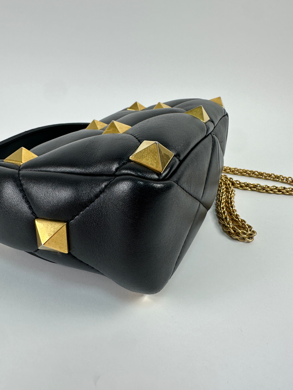 Сумка Valentino Garavani Roman Stud