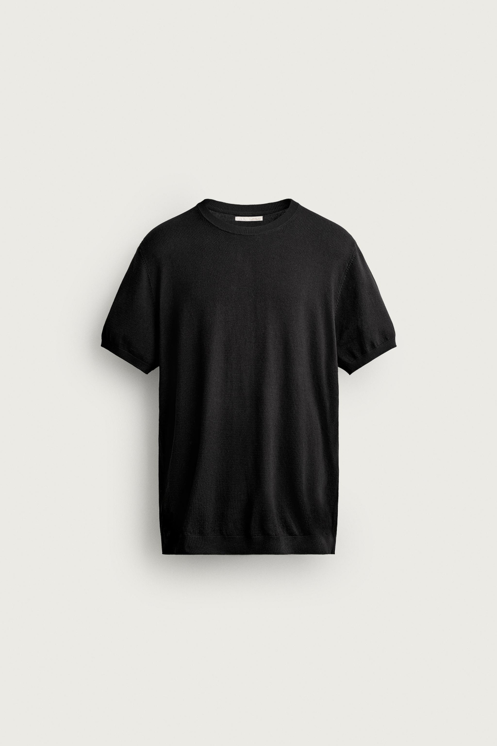 БАЗОВАЯ ФУТБОЛКА КЛАССИЧЕСКОГО КРОЯ — ZARA