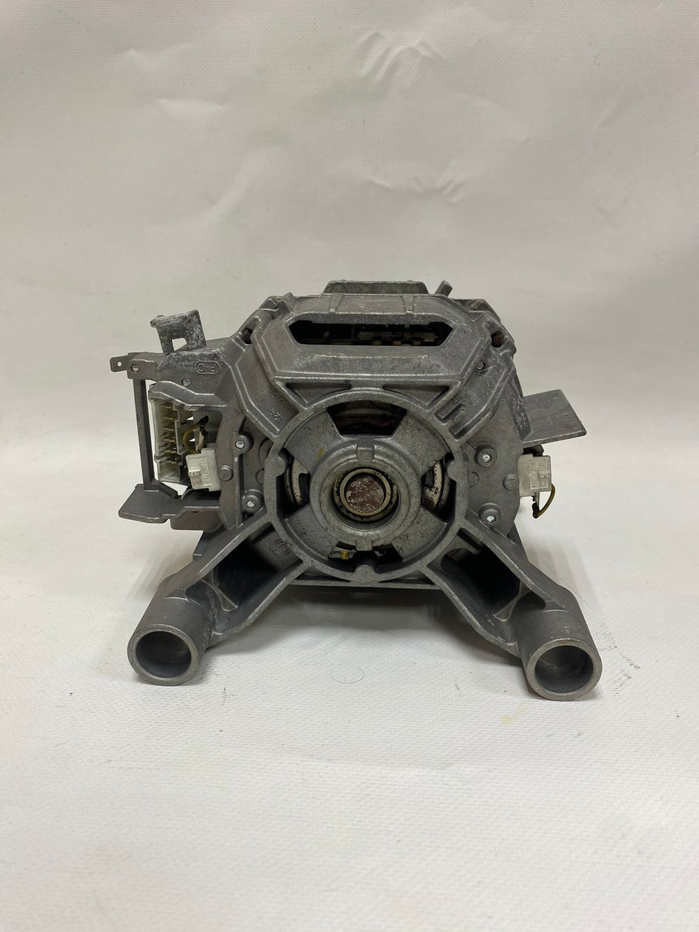 201.2 Двигатель Bosch Siemens 142369, 9000040213 00145546 9000040214 -6 контактов б\у