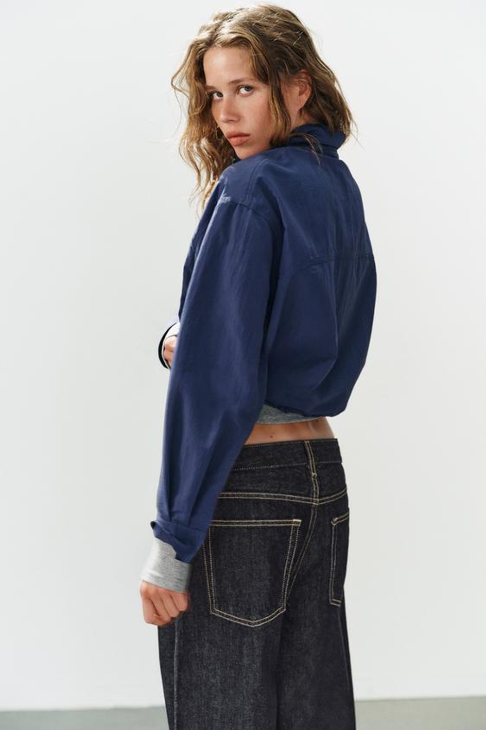ZARA КУРТКА ИЗ ТЕХНИЧНОЙ ТКАНИ, ИНДИГО