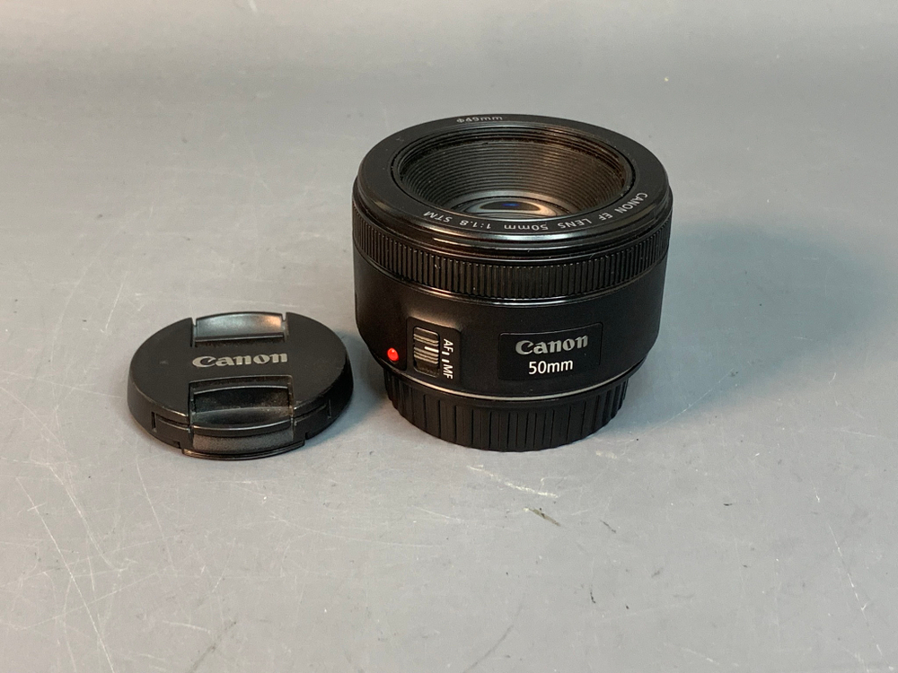 Canon 50mm 1.8 STM немного шумит при AF