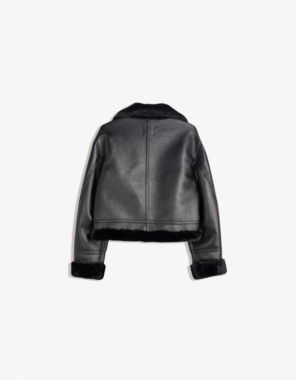 BERSHKA Куртка-дублена, черный