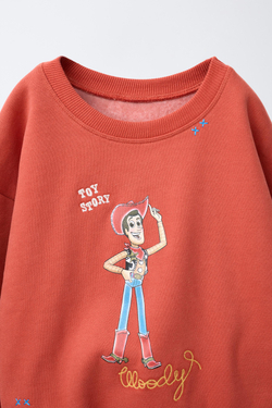 ZARA ТОЛСТОВКА С ПРИНТОМ И ВЫШИВКОЙ TOY STORY © DISNEY PIXAR, МЯГКИЙ КРАСНЫЙ