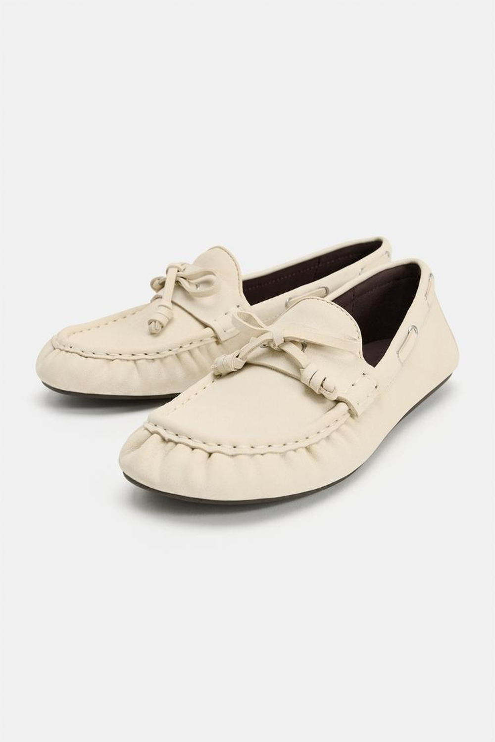 ZARA КОЖАНЫЕ МОКАСИНЫ СО СБОРКАМИ, БЕЛЫЙ