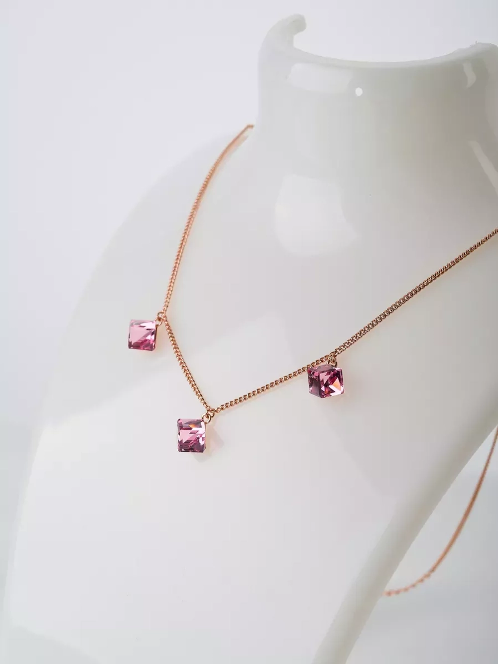 Колье Миражи с розовыми кристаллами-кубиками Swarovski