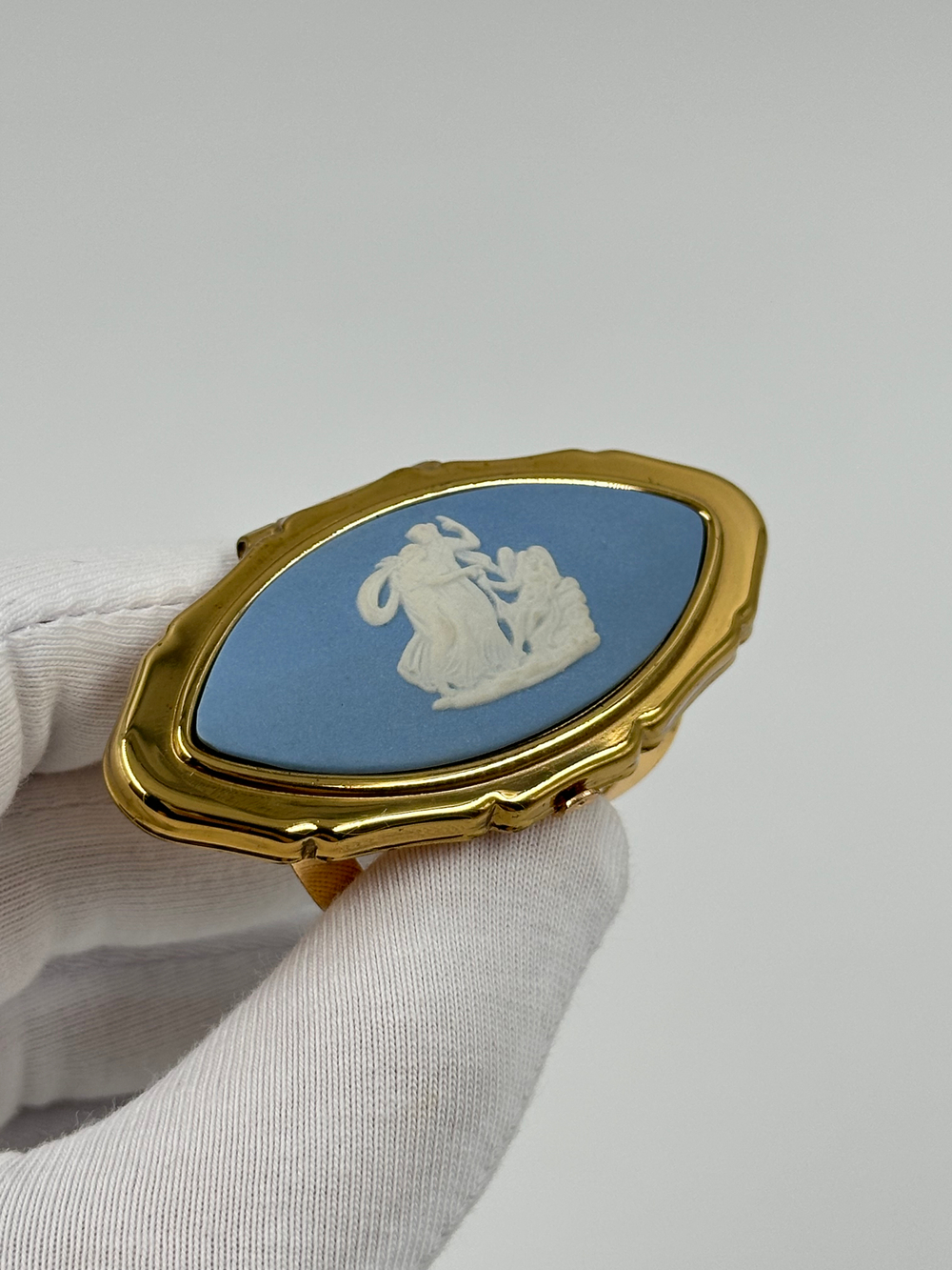 Футляр для помады голубой Wedgwood by Stratton