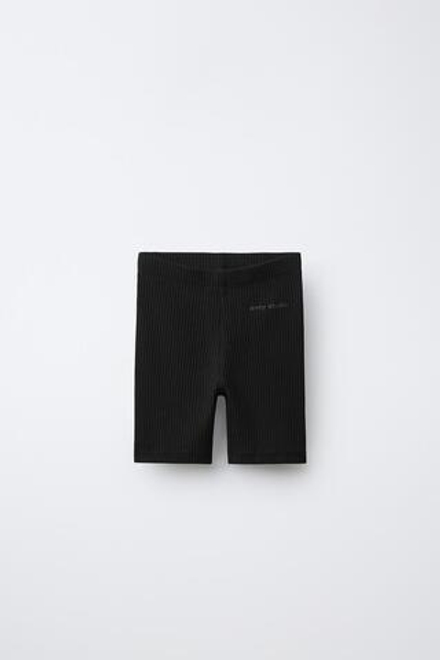 ZARA ВЕЛОСИПЕДКИ В РУБЧИК С РЕЛЬЕФНОЙ НАДПИСЬЮ, ЧЕРНЫЙ