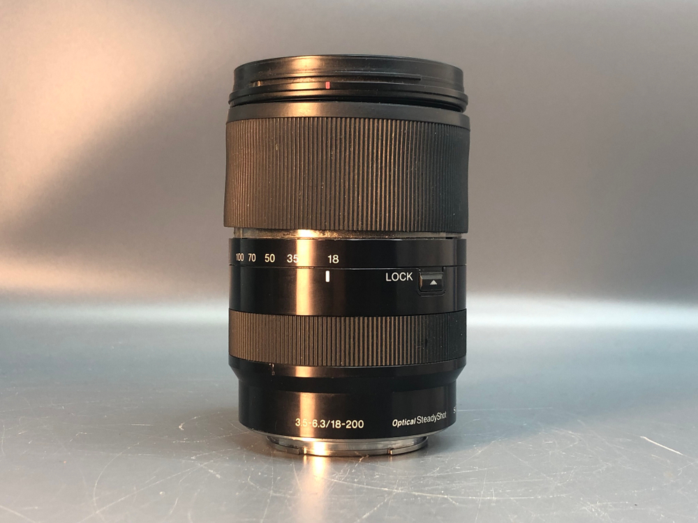 Sony 18-200mm 3.5-6.3 DT Db, Вибрирует