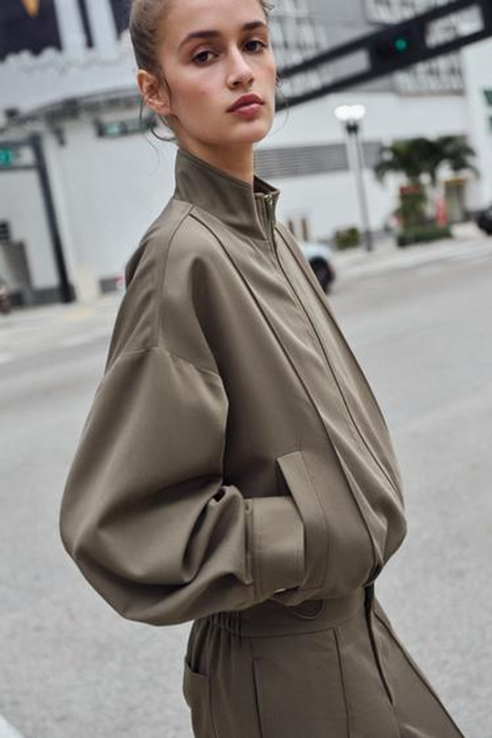 Бомбер с высоким воротником - ZARA