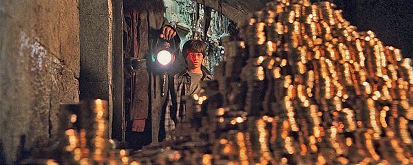 Почему Гарри Поттер так богат и откуда его наследство? Почему Гарри Поттер так богат и откуда его наследство?