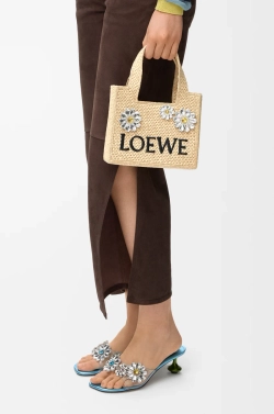 Loewe Мини-сумка Font из рафии, натуральный