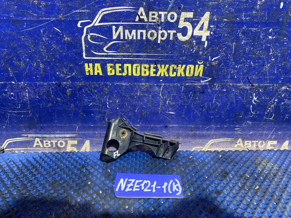 Крепление бампера переднее левое TOYOTA ALLEX 2001