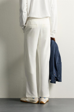 ZARA КОМФОРТНЫЕ БРЮКИ RELAXED FIT, ЖЕЛТОВАТО-БЕЛЫЙ