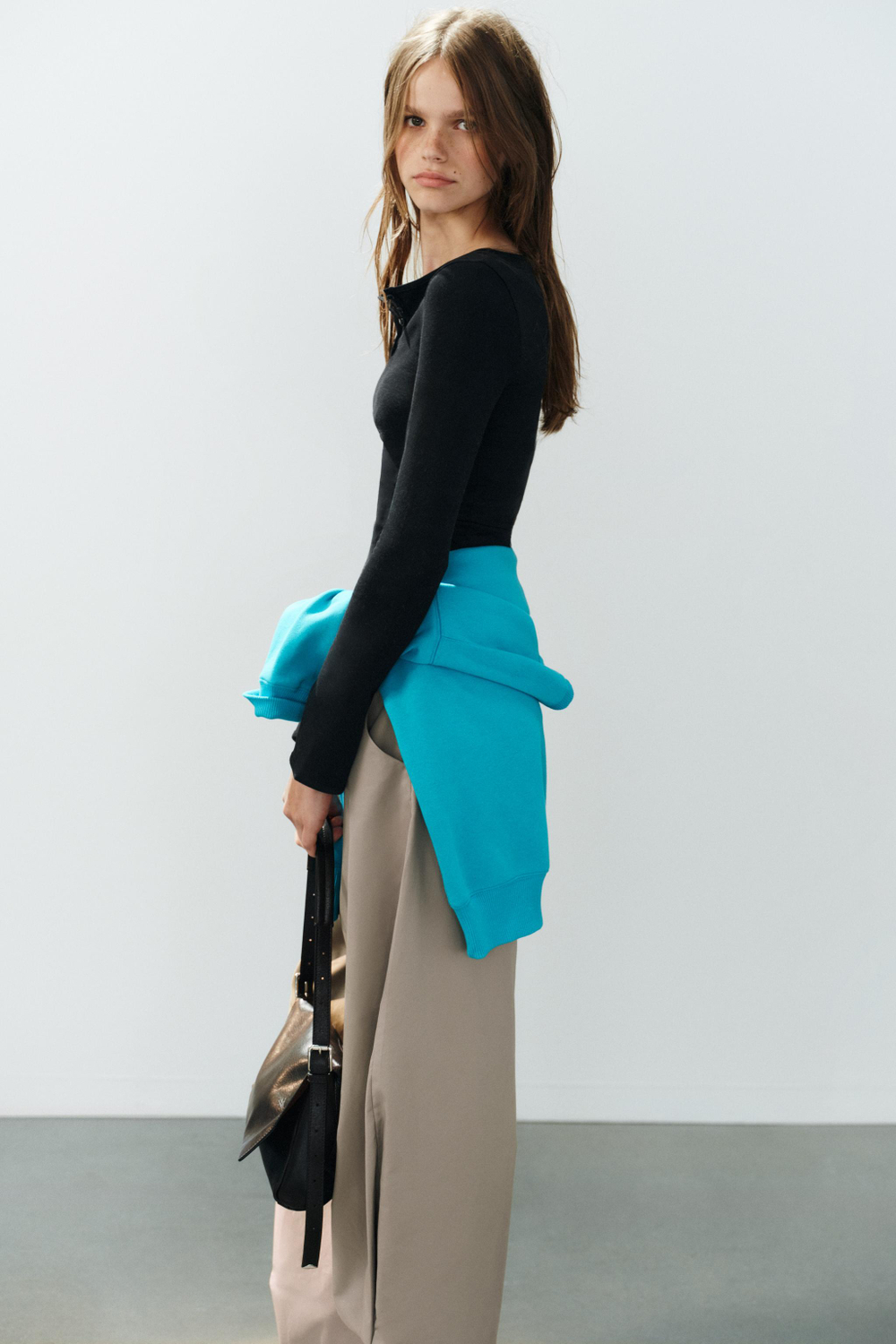 ФУТБОЛКА С ПУГОВИЦАМИ — ZARA