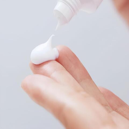 Восстанавливающий крем против сухости кожи HIRUSERINE Cream Cogit