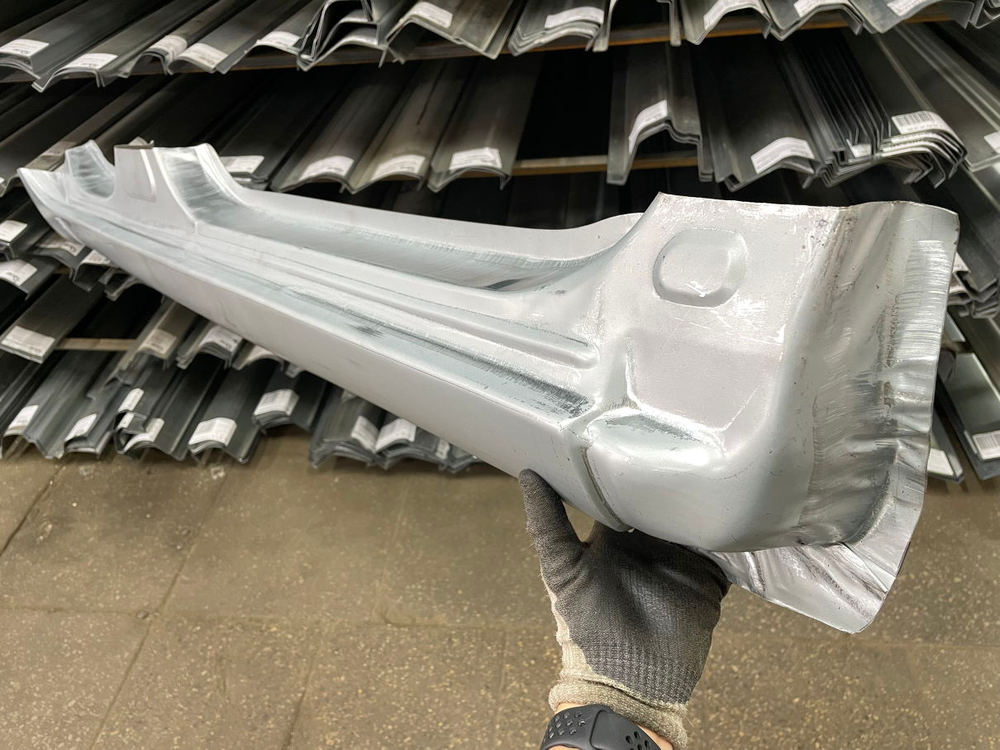 Порог правый Toyota Yaris 2006-2011 (Polcar)