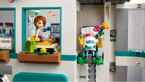 Конструктор LEGO Friends 42621 Больница Хартлейк-Сити