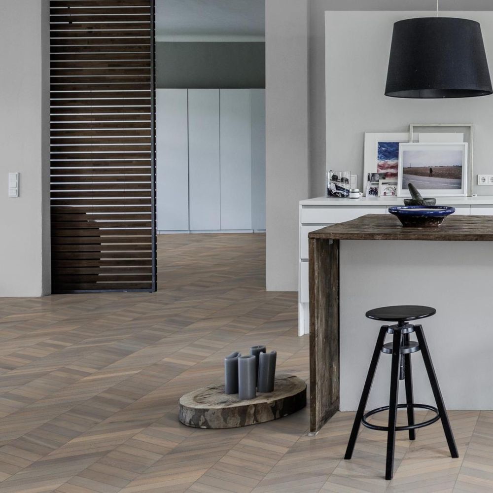 Инженерная доска Kahrs Дуб Шеврон серый  GREY