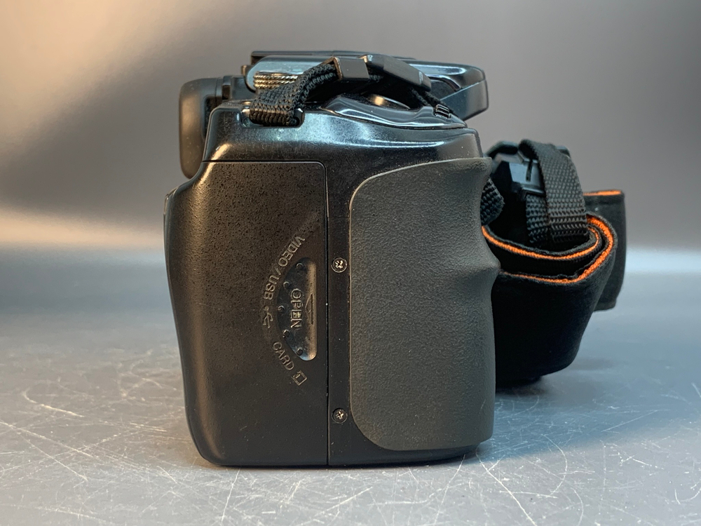 Sony A100 Kit 18-70mm DT 3.5-5.6 без зарядного устройства