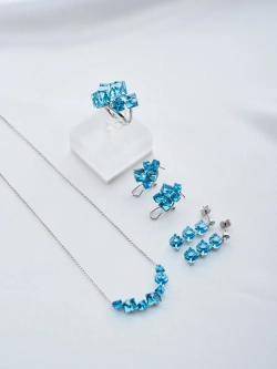 Кольцо коктейльное Мираж с голубыми кубиками Swarovski