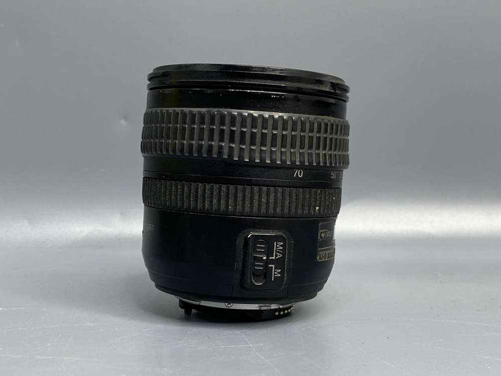 Nikon AF-S DX Zoom-NIKKOR 18–70mm f/3.5–4.5G IF-ED — корпус побит