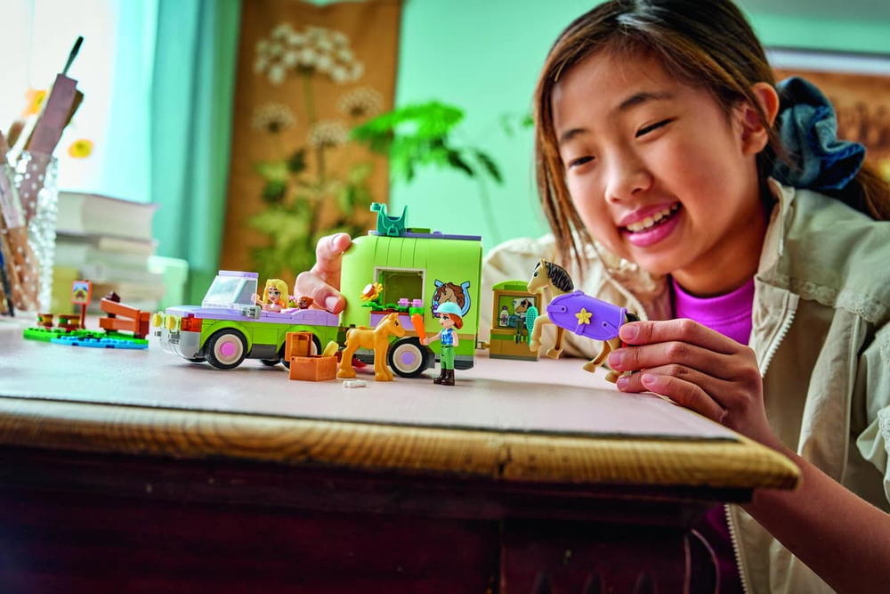 Конструктор LEGO Friends 42695 Horse & Baby Foal Trailer
