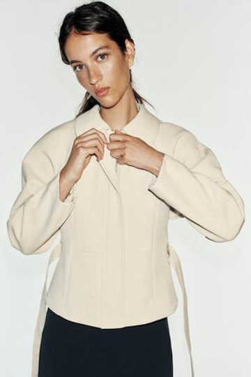 ZARA КУРТКА С БАСКОЙ И РЕМНЕМ, ЭКРЮ