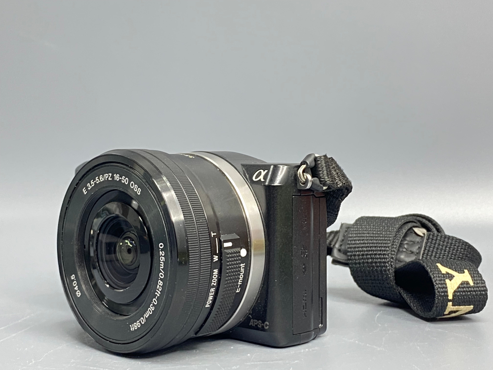 Sony A5000 kit 16–50mm 5300 кадров