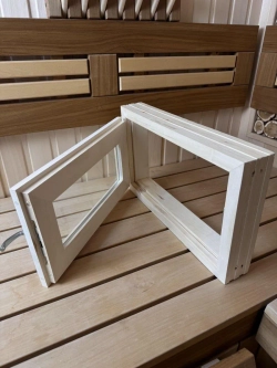 Окно для бани из липы 30×50 см с двойным остеклением