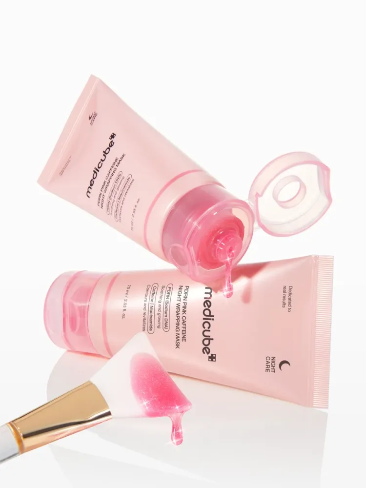 MEDICUBE Ночная маска-плёнка против отеков Pink Caffeine Night Wrapping Mask MEDICUBE Ночная маска-плёнка против отеков Pink Caffeine Night Wrapping Mask