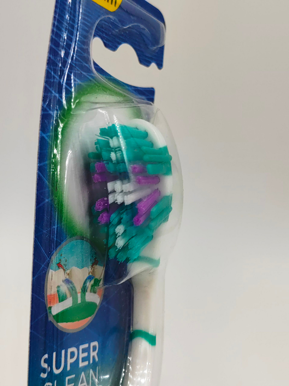 Зубная щетка Pepsodent Super Clean medium, средней жесткости, зеленая/синяя