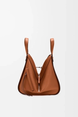 Loewe Маленькая сумка Hammock из классической телячьей кожи, коричневый