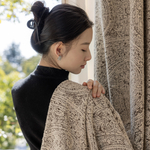 Шерстяная портьерная ткань «Paisley Boucle» — натуральная шерсть с крупным пейсли-жаккардом в тёплой кремовой гамме