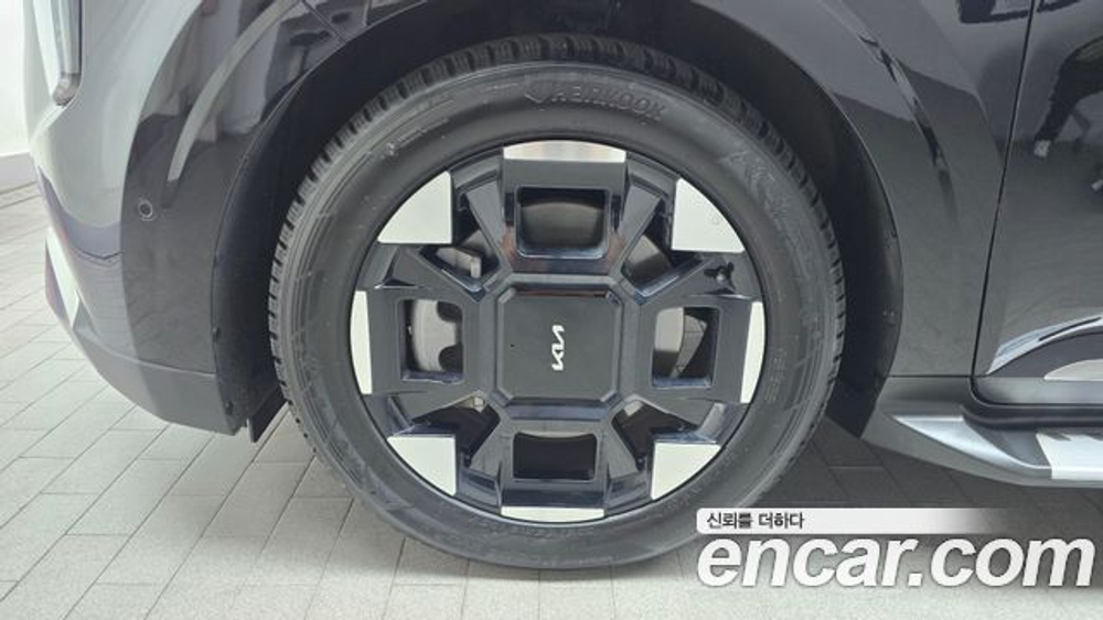 KIA Canival Gasoline 9-Seater Hi Limousine — 2024