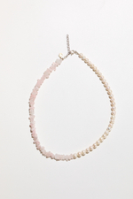 Ожерелье WOMAN / ЖЕНЩИНА из розового кварца и жемчуга