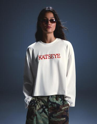 Женский лонгслив с принтом KATSEYE - BERSHKA