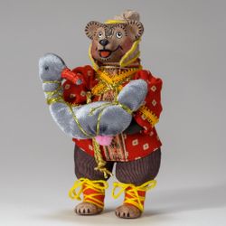 Ёлочная игрушка Медведь в колпаке с гусём