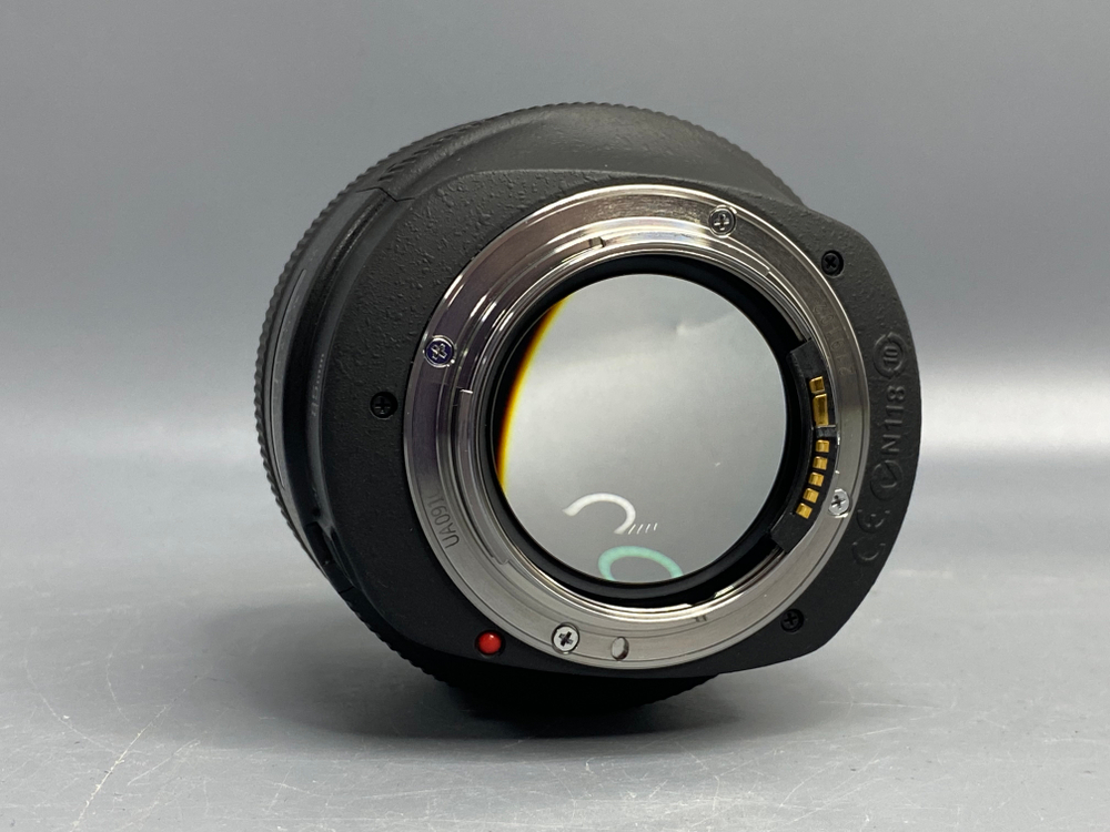 Canon EF 85mm 1.2 L II USM