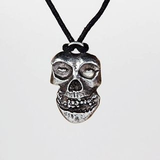 Кулон Misfits Skull wax cord