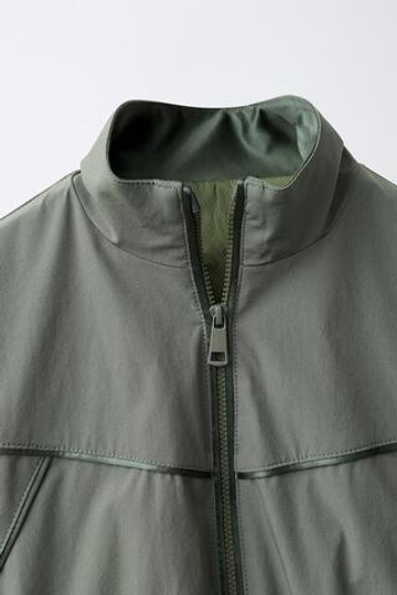 ZARA ЛЕГКАЯ СПОРТИВНАЯ НЕЙЛОНОВАЯ КУРТКА, ХАКИ