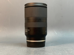 Tamron 28-75mm 2.8 Di III RXD Sony E царапка на передней линзе