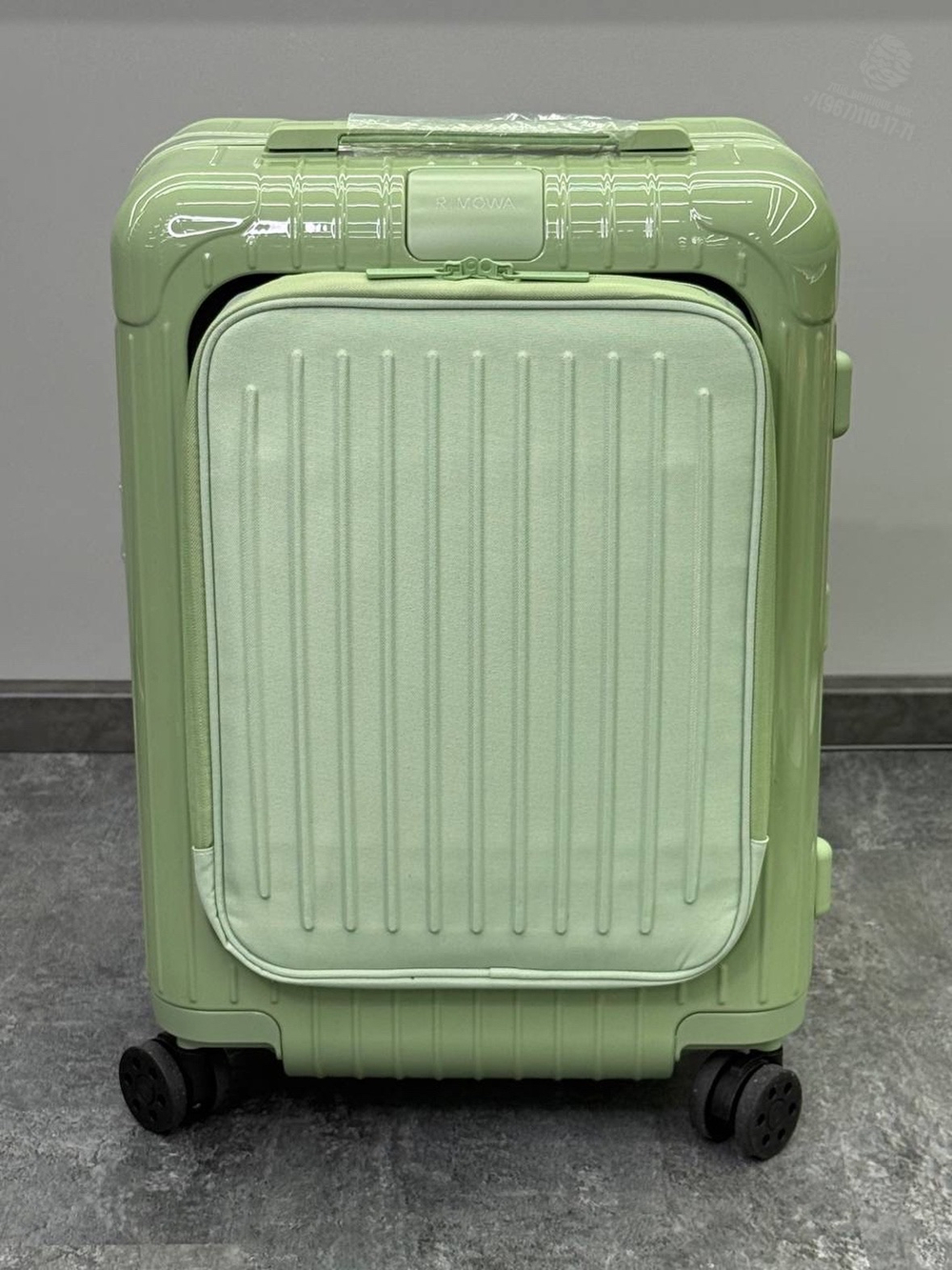Чемодан Rimowa Essential Sleeve Cabin с карманом для ноутбука